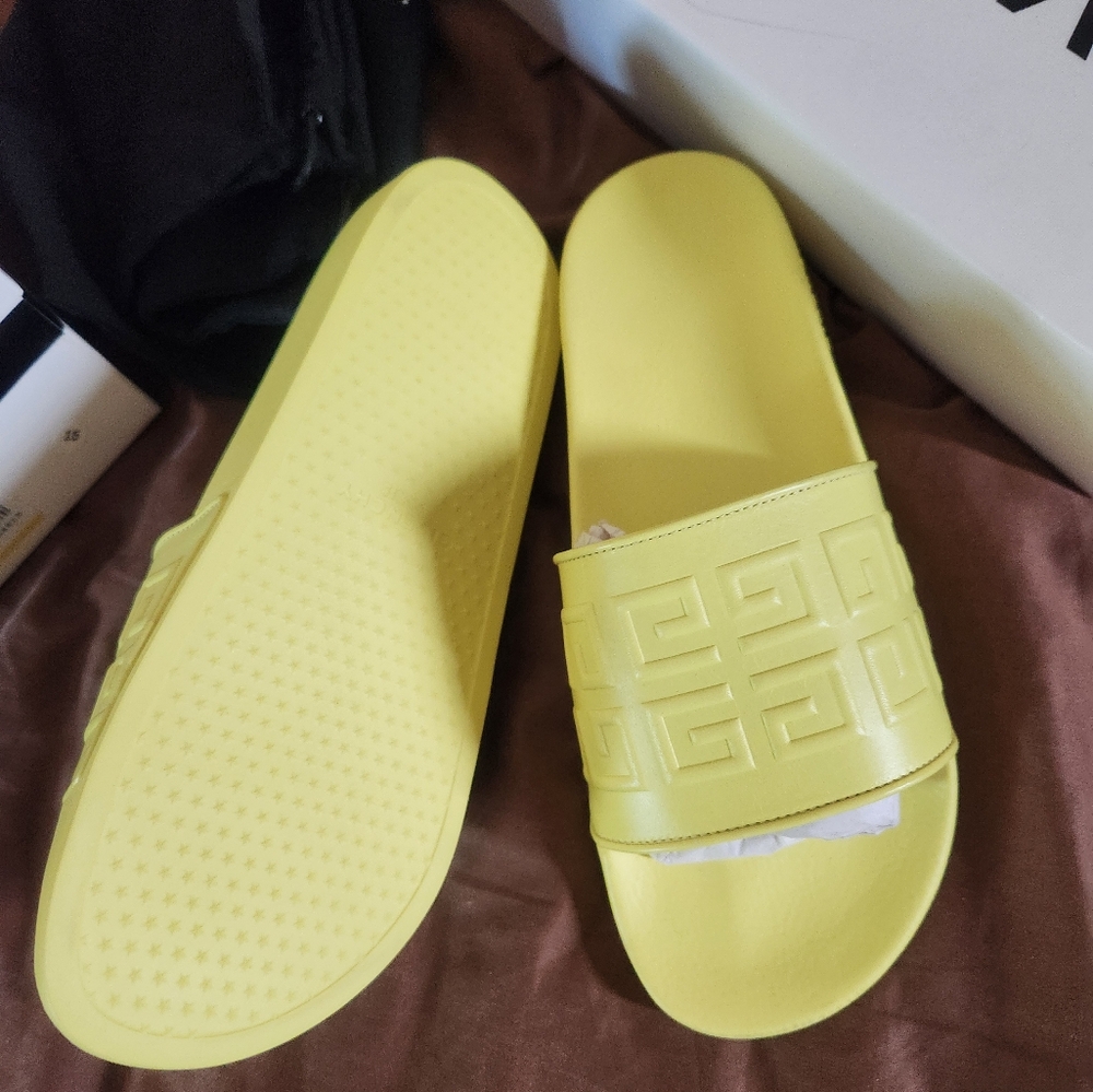 NEW Givenchy 4G embossed rubber slides sz 41